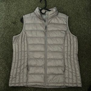 32 Degrees Women's Light Gray Quilted Vest